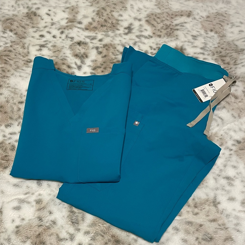 FIGS Teal Scrubs Set-XS Kade Cargo Scrub Pant and XS Catarina Scrub Top